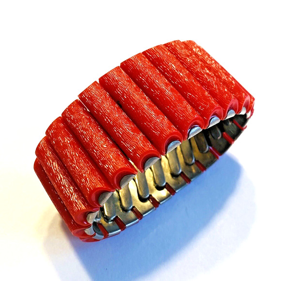 Vintage Mid Century Accordion Bracelet OS Goldtone & Textured Red Hard Plastic - Picture 1 of 10